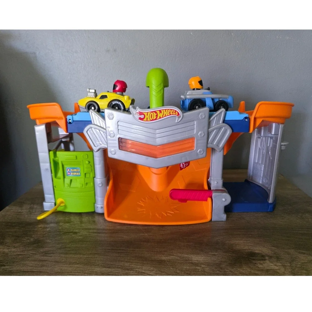 Fisher-Price Little People Hot Wheels Race and Go track set 2 Cars